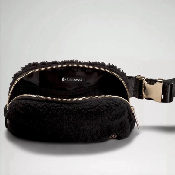 NWT Lululemon Black Fleece Everywhere Belt Bag Fanny Pack Crossbody - Picture 3 of 7